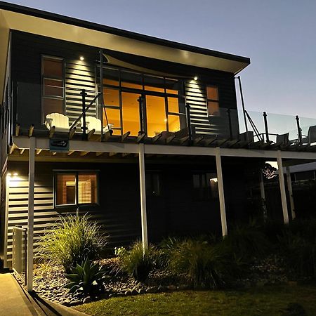 Oceans 8 - Mangawhai Heads Holiday Home المظهر الخارجي الصورة