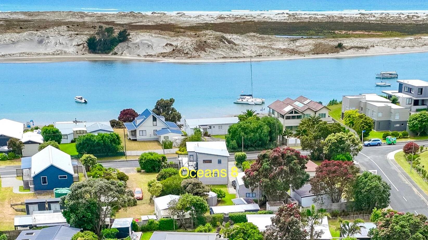 Oceans 8 - Mangawhai Heads Holiday Home المظهر الخارجي الصورة