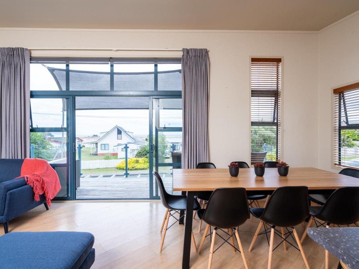 Oceans 8 - Mangawhai Heads Holiday Home المظهر الخارجي الصورة